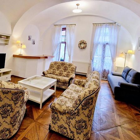 Marina Old Town Apartment With Private Parking Кошице Екстериор снимка