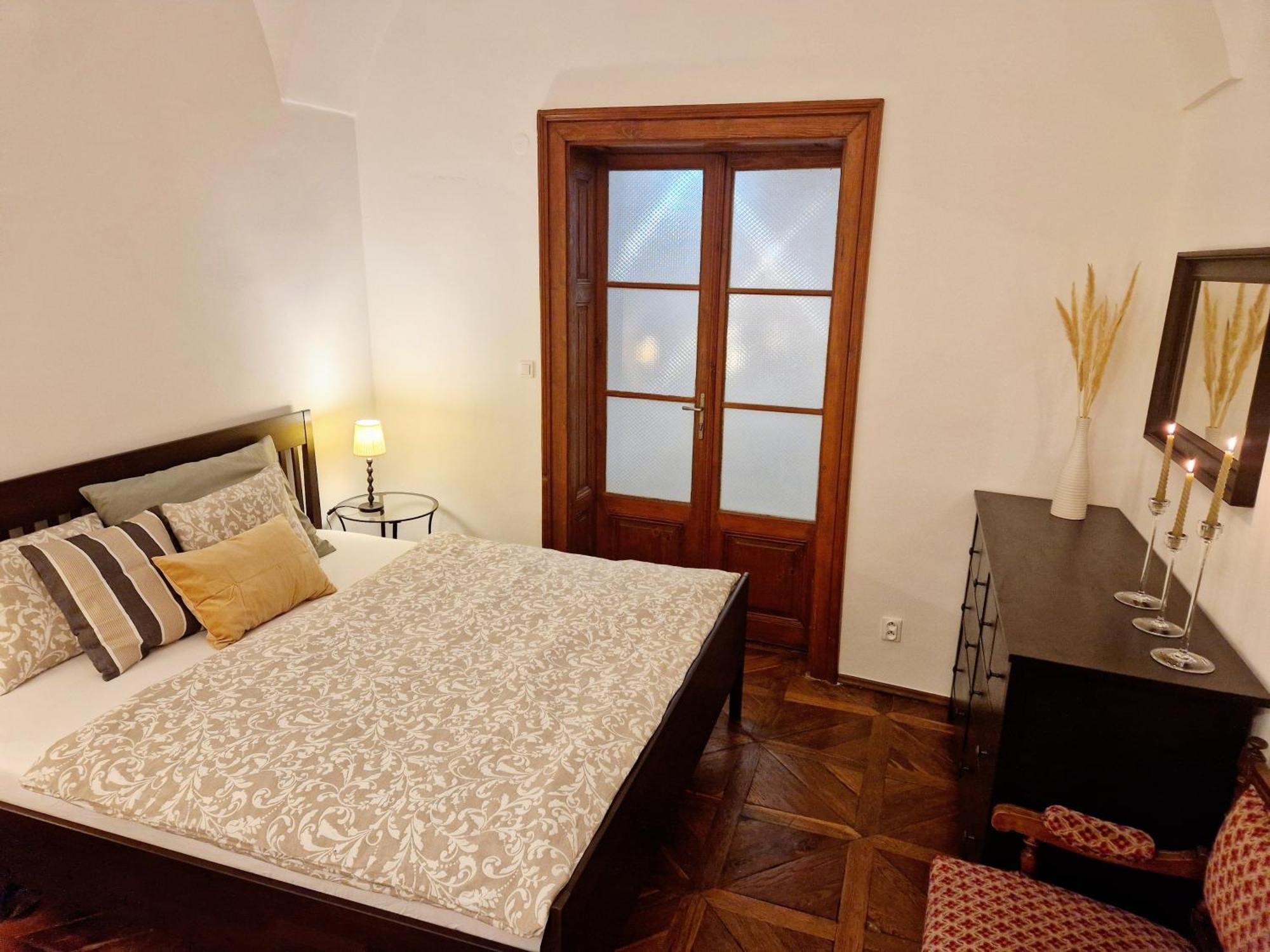 Marina Old Town Apartment With Private Parking Кошице Екстериор снимка