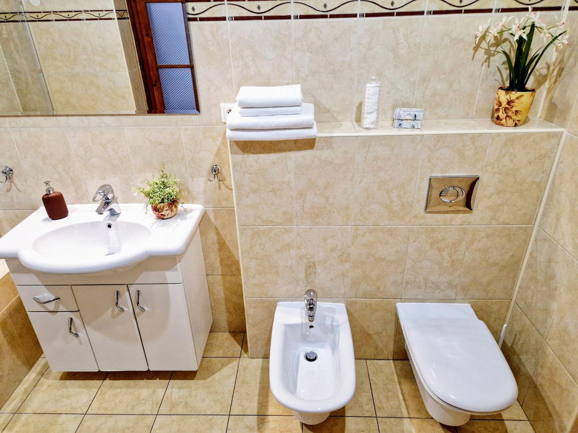 Marina Old Town Apartment With Private Parking Кошице Екстериор снимка