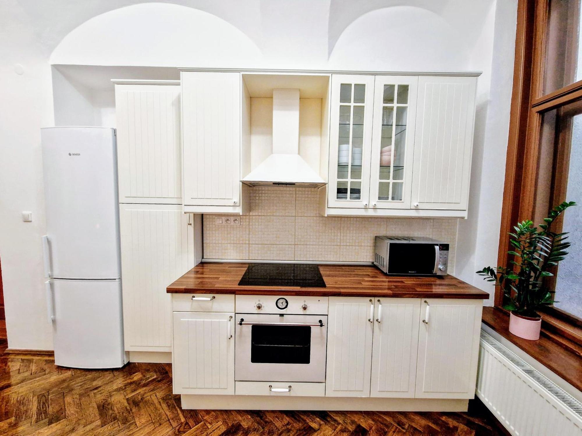 Marina Old Town Apartment With Private Parking Кошице Екстериор снимка